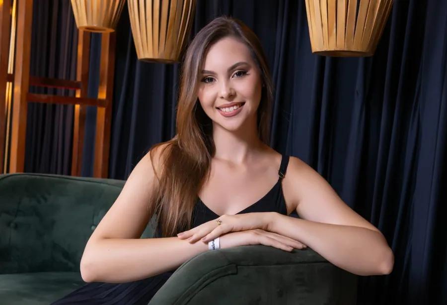 LARISSA SUELEN DE S. P. GAMBETA — Cerimônia católica em Brusque
