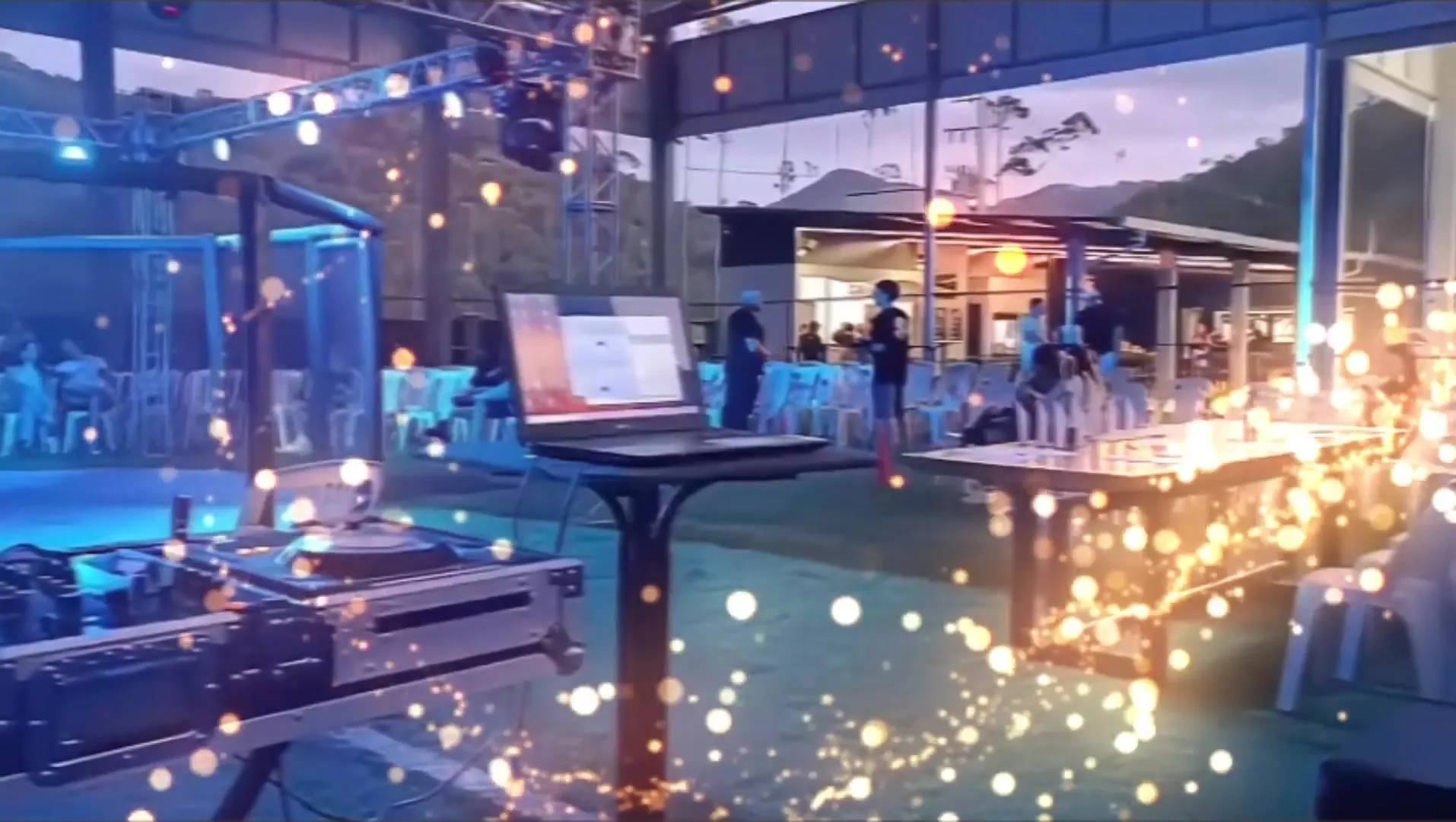 SOM E ILUMINAÇÃO ao vivo