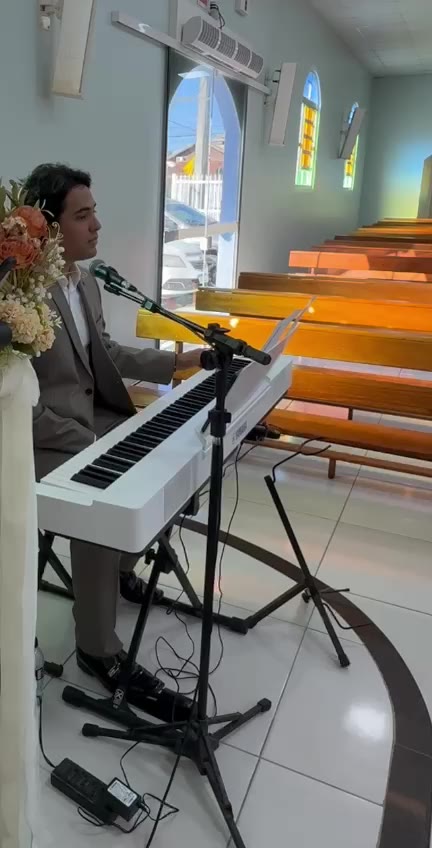 ISAQUE MONTEIRO cantando em cerimônia de casamento